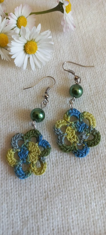 Adorable crochet flower earrings